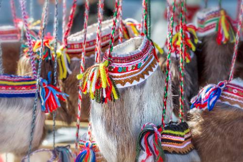 Традиционные саамские сумки из оленьего меха