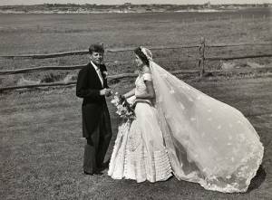 Состоялась церемония бракосочетания Джона Кеннеди и Жаклин Ли Бувье