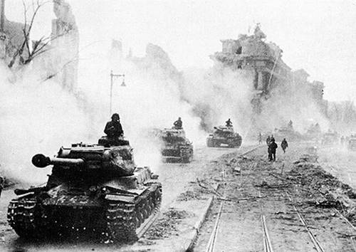 Советские войска полностью овладели столицей Германии Берлином