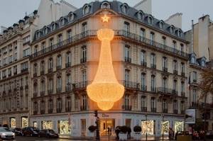 Кристиан Диор открыл в Париже модный дом