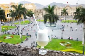 День коктейля «Писко сур» в Перу