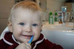 Как вылечить зубы ребенку без слез?