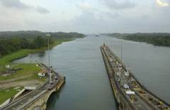 Через Панамский канал прошло первое судно