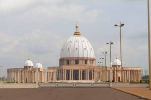 Папа Иоанн Павел II освятил в столице Кот-д’Ивуара базилику Богоматери Мира