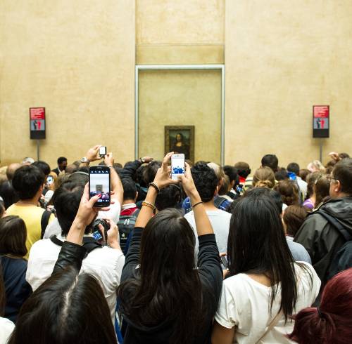 Посетители Лувра у картины &quote;Джоконда&quote;