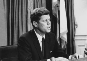 Состоялось выступление Джона Кеннеди, в годовщину которого ООН учредила «Всемирный день прав потребителей»