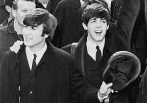 Произошла встреча Джона Леннона и Пола Маккартни