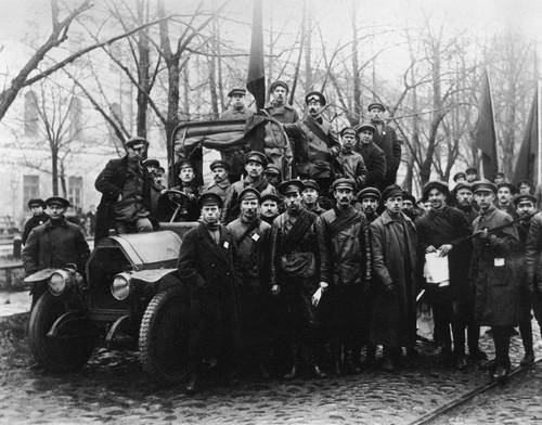 Отряд красногвардейцев. Петроград. 1917