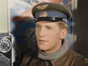 Николай Крючков (Фото: кадр из фильма «Небесный тихоход», 1945, Киностудия «Ленфильм»)