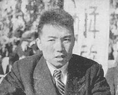 Ким Ир Сен (Фото 1946 года из книги «Первая годовщина освобождения Кореи», изданная Шинкан Ша, Япония, )