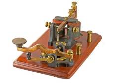 Сэмюэл Морзе впервые публично продемонстрировал свою систему электромагнитного телеграфа