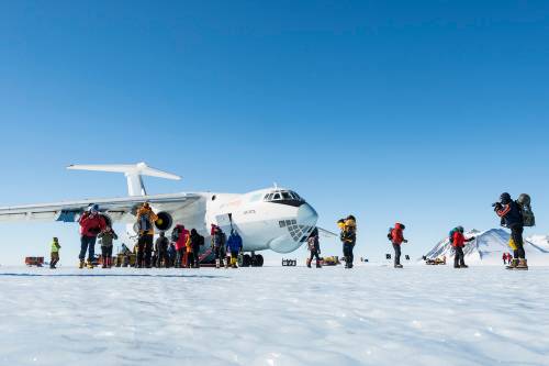 Новая экспедиция прилетела на Южный Полюс