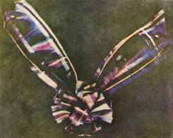 Впервые публично продемонстрирована цветная фотография, сделанная по методу физика Джеймса Максвелла