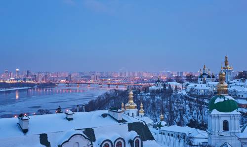 Вид зимнего вечернего Киева