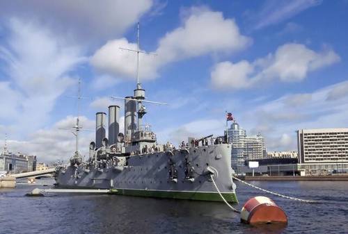 В Петербурге спущен на воду крейсер «Аврора», будущий символ Октябрьской революции