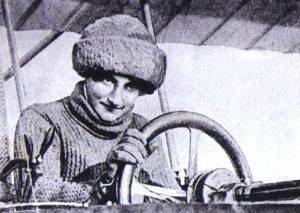 Француженка Раймонда де Ларош стала первой женщиной-пилотом