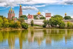 Основан Новодевичий монастырь в Москве