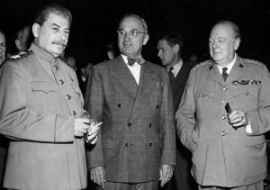 Во время Потсдамской конференции Гарри Трумэн сообщил Иосифу Сталину о создании в США нового сверхмощного «супер-оружия»